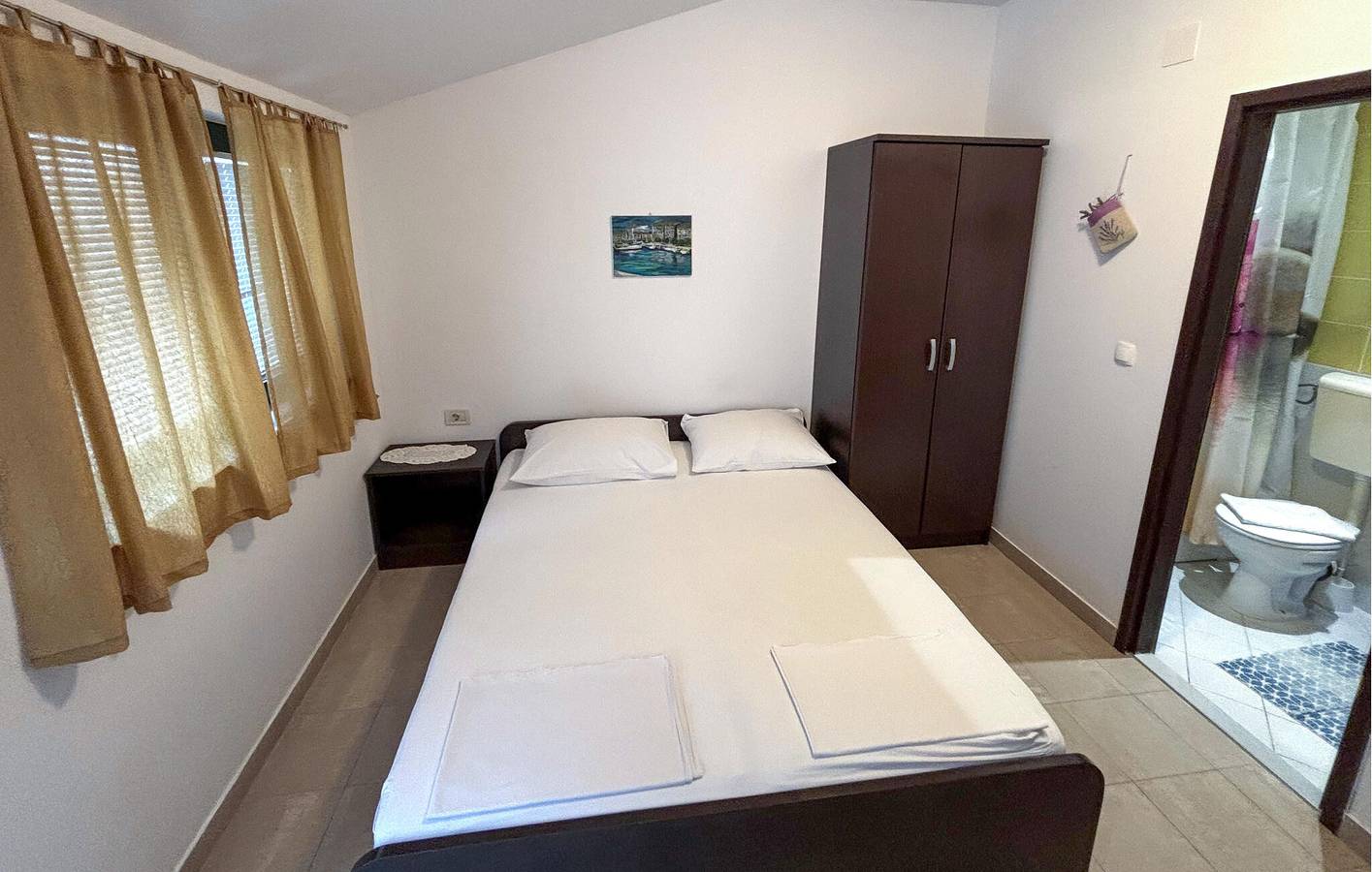 Ganze Ferienwohnung, Apartment mit Meerblick, Terrasse, WLAN, Klimaanlage und Parkplatz in Drvenik, Makarska Riviera