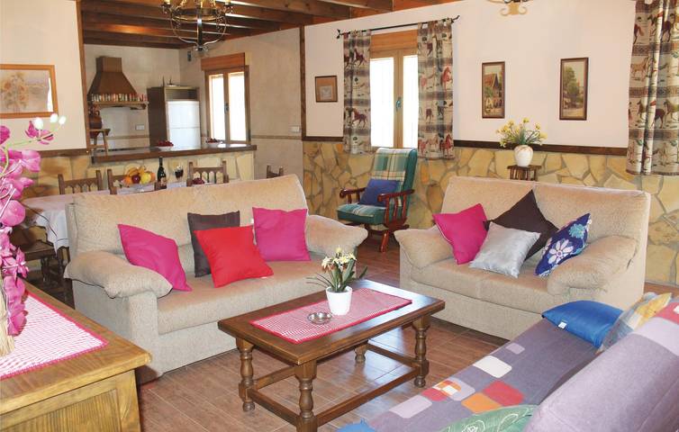 Apartamento con terraza junto a la piscina: ¡WiFi, parrilla y más! in Montefrío, Provincia de Granada