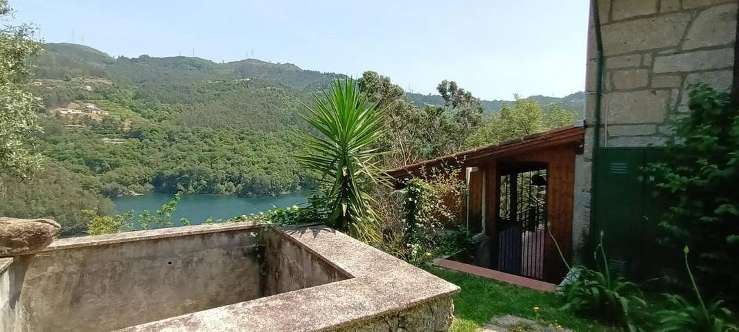 Gîte pour 17 personnes, avec piscine et vue ainsi que terrasse et jardin, animaux acceptés dans Rio Caldo - 2