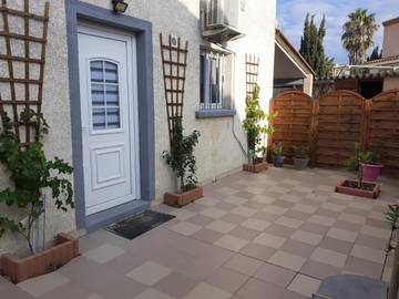 Gîte pour 2 personnes, avec terrasse et vue à Saint-Nazaire (Pyrénées-Orientales)