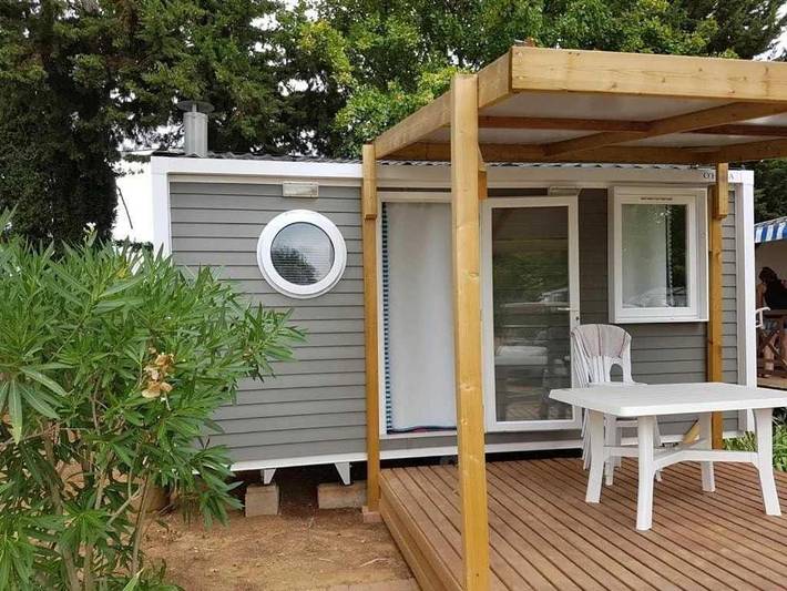 Camping pour 6 personnes, avec bassin pour enfant ainsi que piscine et terrasse - 1