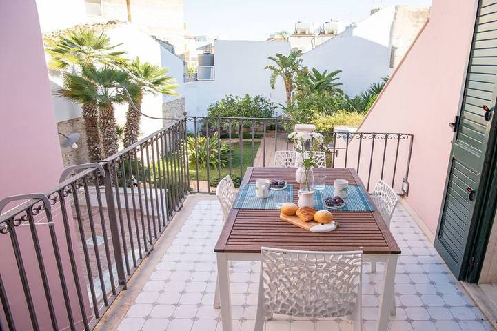 Ferienwohnung für 5 Personen, mit Terrasse und Garten in Marina di Ragusa
