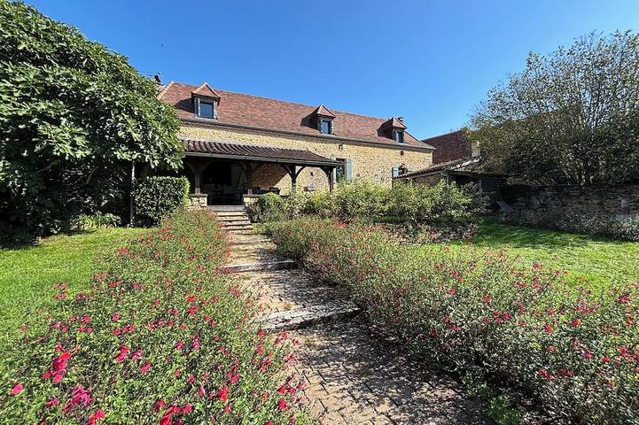 Gîte pour 8 personnes, avec Terrasse et Jardin à Le Buisson-de-Cadouin