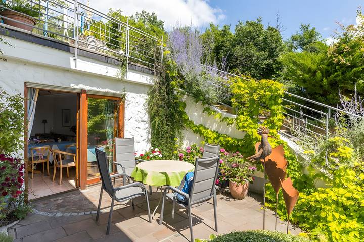 Appartement entier, Appartement "Studiowohnung" avec vue sur la montagne, terrasse commune et Wi-Fi in Gailingen am Hochrhein, Hegau