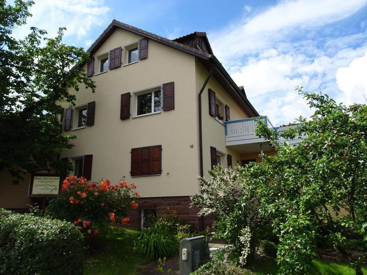 Entire apartment, Nette Wohnung in Garitz mit Garten und Terrasse in Bad Kissingen, Rhön-Bayern