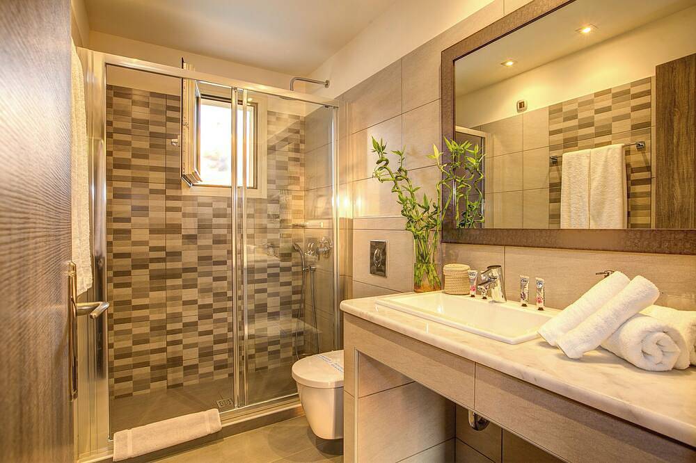 Entire apartment, *New For 2016 * A luxurious, romantic getaway just for the 2 of you ! in Lassi, Argostoli