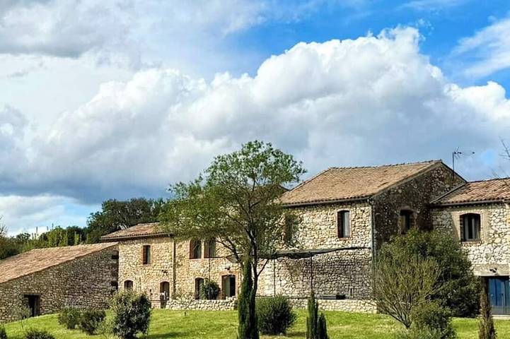 Agriturismo pour 16 personnes, avec jardin et jacuzzi