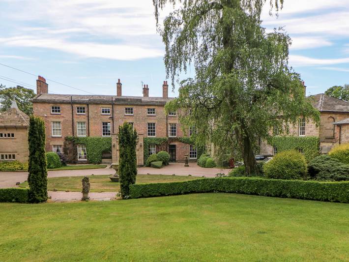 Holiday home for 14 people, with Garden and Pool in Derbyshire
