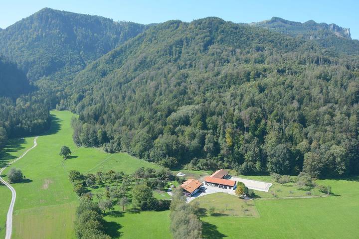 Ferienwohnung für 10 Personen, mit Balkon und Terrasse sowie Garten und Sauna in Bayerische Voralpen