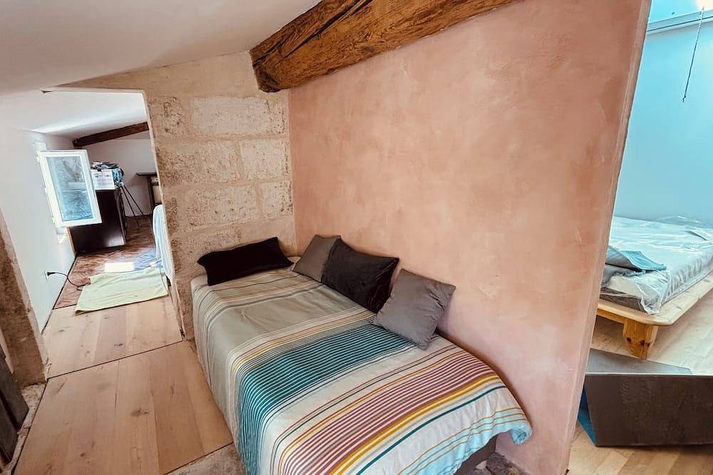La Maison Poétique. Charm in the heart of a beautiful historic wine village in Saint-Christol (Languedoc-Roussillon), Region de Montpellier