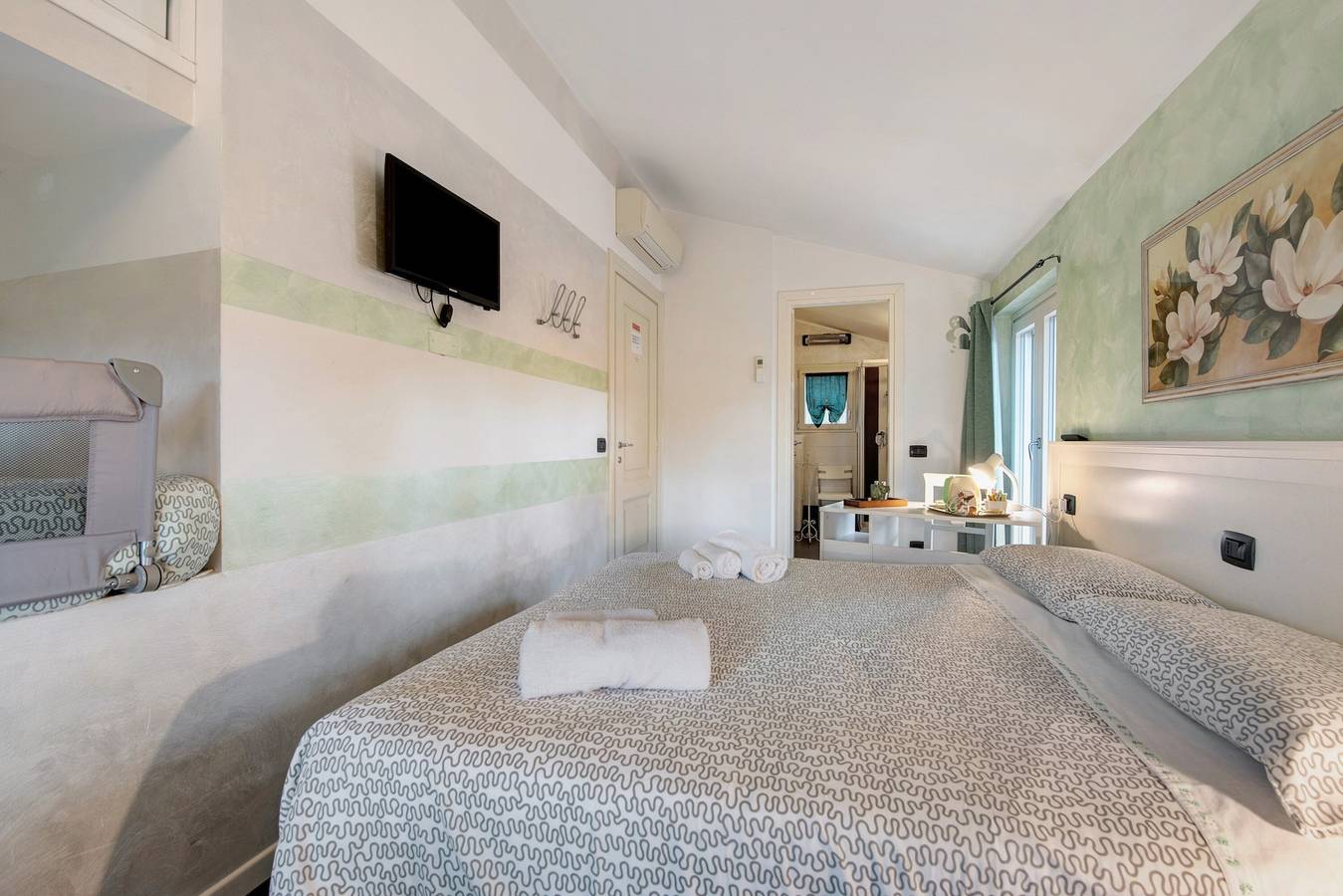 Villa 'La Baia' con terrazza privata, Wi-Fi e aria condizionata in San Felice del Benaco, Prealpi Gardesane