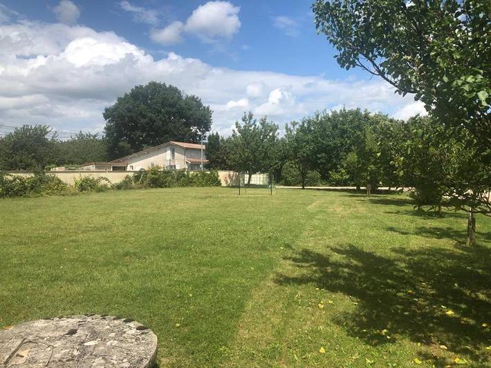 Gîte pour 4 personnes, avec piscine, animaux acceptés à Lédat - 2
