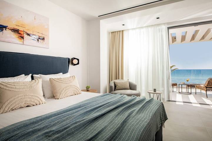 Nerea Deluxe Seafront Villa, Iconic Infinity Pool in Zakynthos Ciudad, Zante
