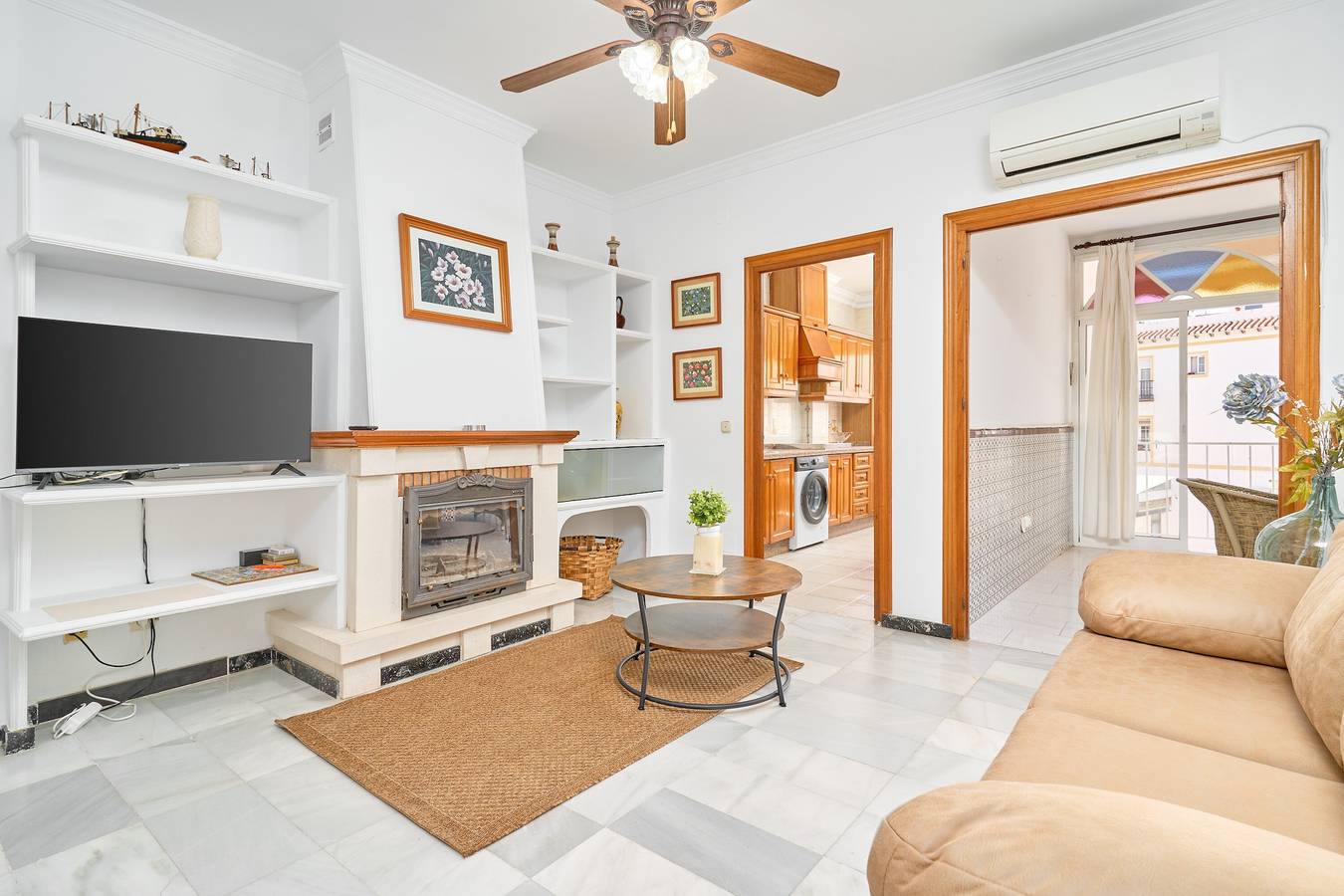 Entire apartment, 'Animas 1' Apartment with Balcony, Wi-Fi and Air Conditioning in Nerja Centre, Nerja