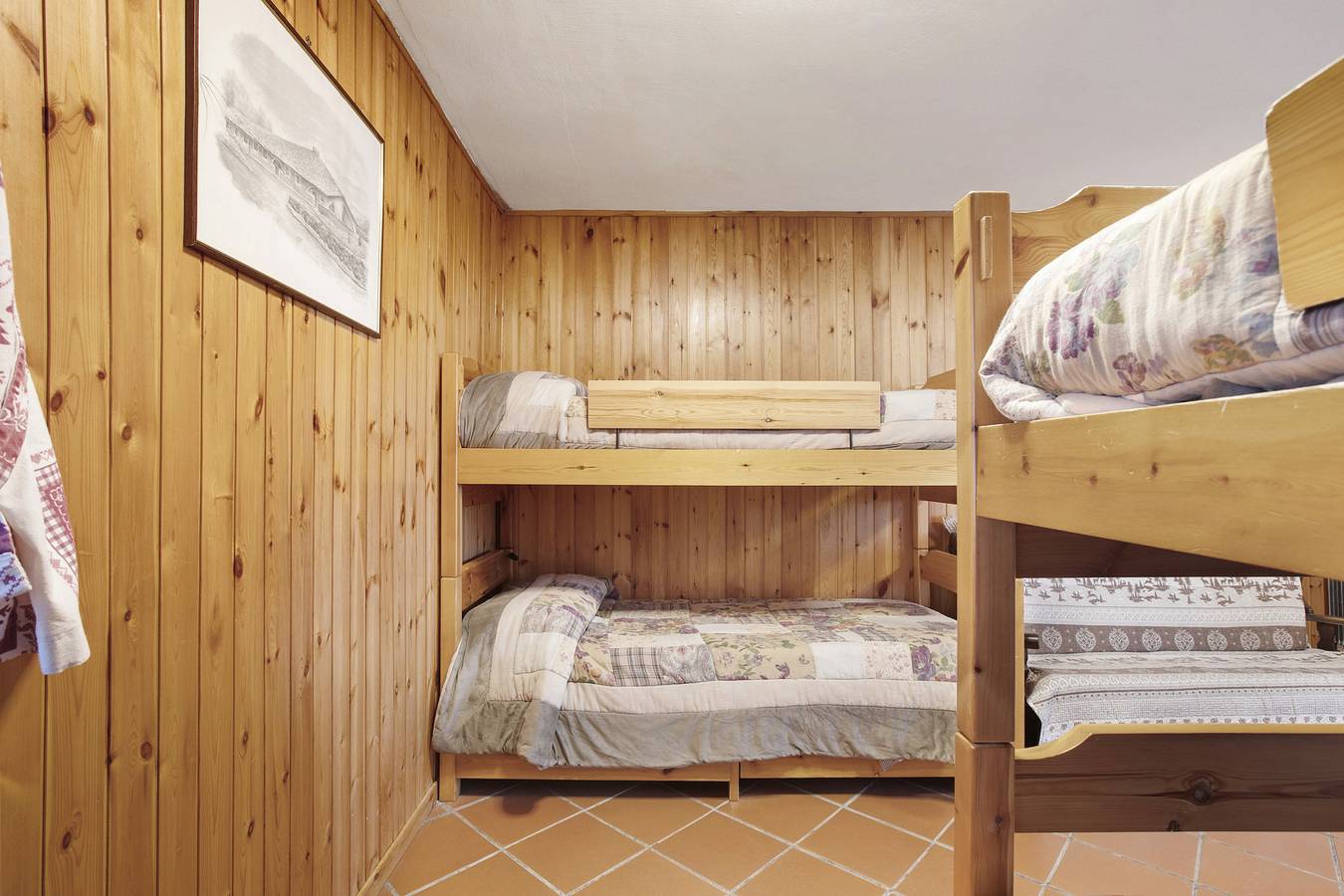Ganze Wohnung, Ferienwohnung 'Primo Piano Cuis 1' mit gemeinsamer Terrasse, gemeinsamem Garten und Wi-Fi in La Cerise (Gressan), Comune di Gressan