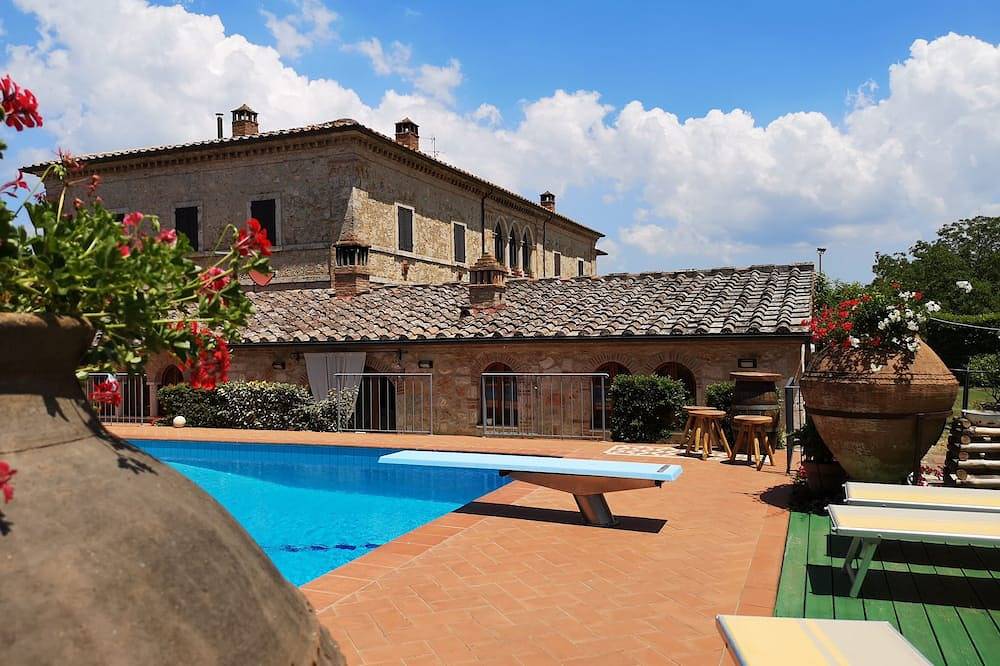 Villa  e piscina indipendenti in Toscana a Monteriggioni , tra Siena e Firenze. in Monteriggioni, Siena e dintorni