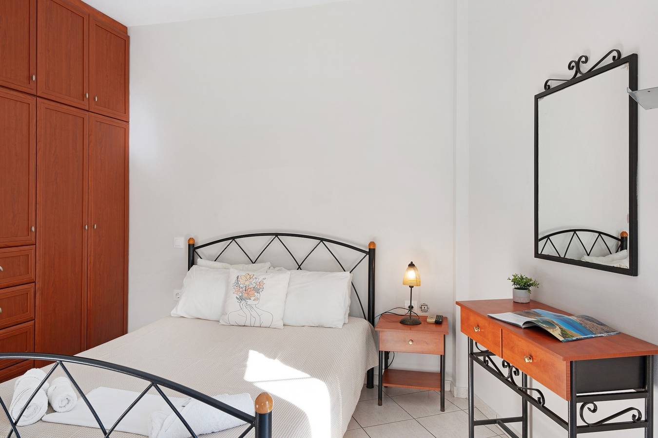 Entire studio, Studio Apartment 'Merichas 7 Irida' with Mountain View, Wi-Fi and Air Conditioning in Kythnos