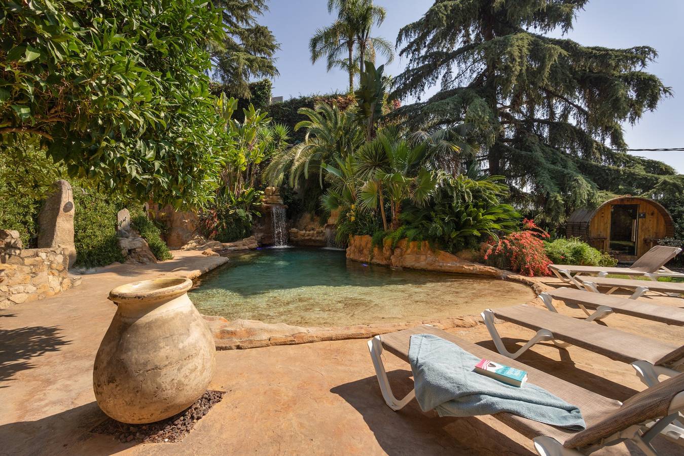Villa 'Juli' con vistas a la montaña, Wi-Fi y aire acondicionado in Pineda de Mar, Costa del Maresme