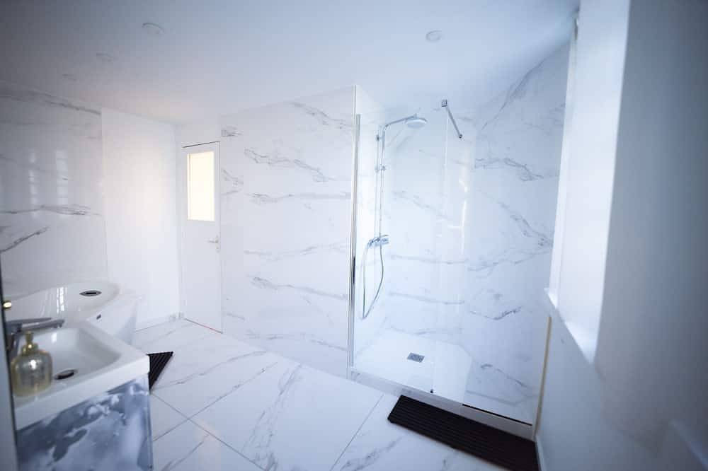 Entire apartment, Suite de Luxe Avec Balnéo 50 Nuances au Coeur du Centre Ville de Caen in Caen, Caen region