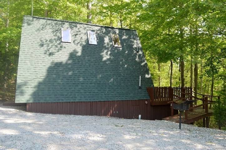 Cabin for 4 people, with pool and terrace in Patoka Lake