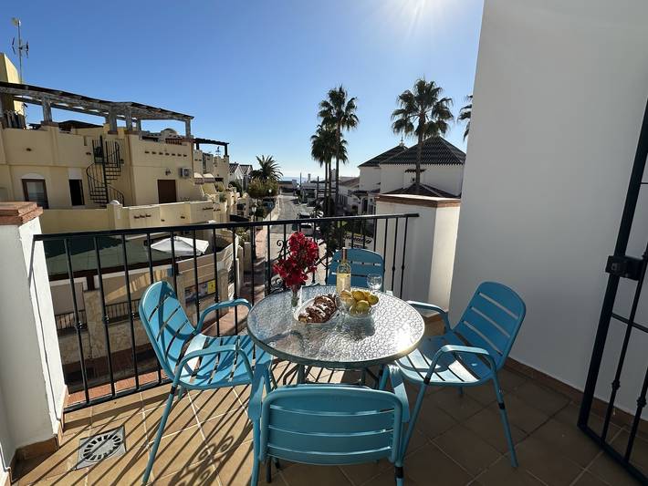 Location de vacances pour 4 personnes, avec piscine ainsi que terrasse et vue sur l’océan, animaux acceptés à Playa de Burriana