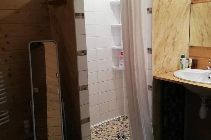 Gîte pour 4 personnes, avec jardin et piscine à Montfaucon (Doubs) - 4