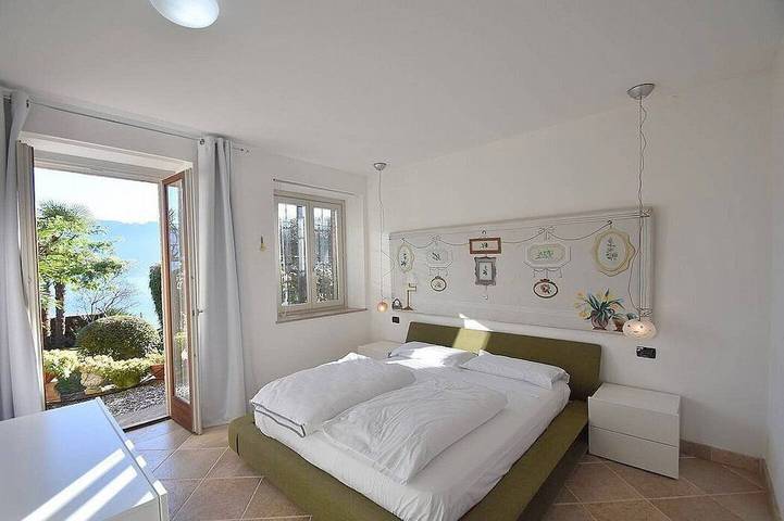 Villa Alborella: A bright four-story villa situated on a promontory facing the lake, with Free Wi-Fi. in Oggebbio, Oggebbio Gemeinde