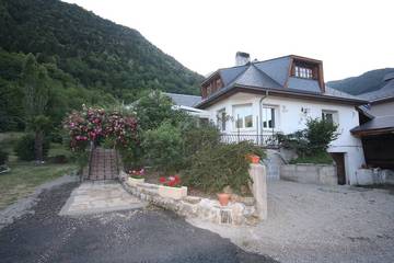 Gîte pour 10 personnes, avec balcon et jardin à Guchen
