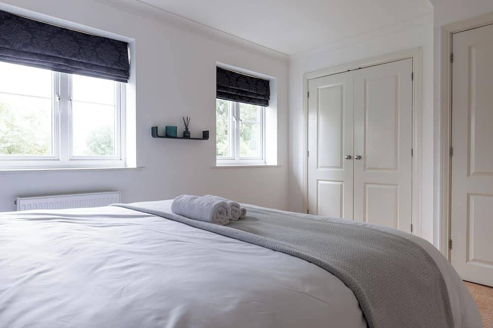 Comfortable 4-bedroom home / park view / pet friendly / close to the hospital in Aylesbury, Chiltern Hills