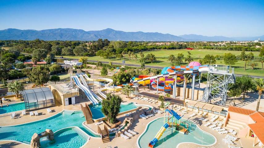 Camping pour 6 personnes, avec bassin pour enfant ainsi que jardin et piscine dans Saint-Cyprien-Plage