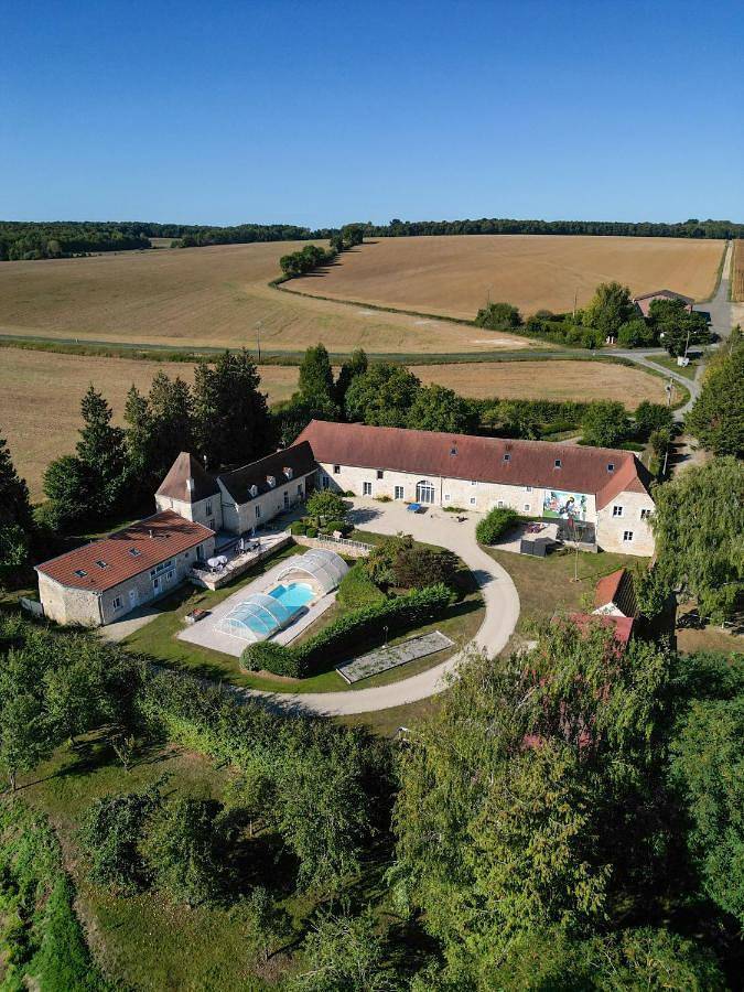 Location de vacances pour 2 personnes, avec jardin ainsi que jacuzzi et piscine à Coulonges-Cohan - 2