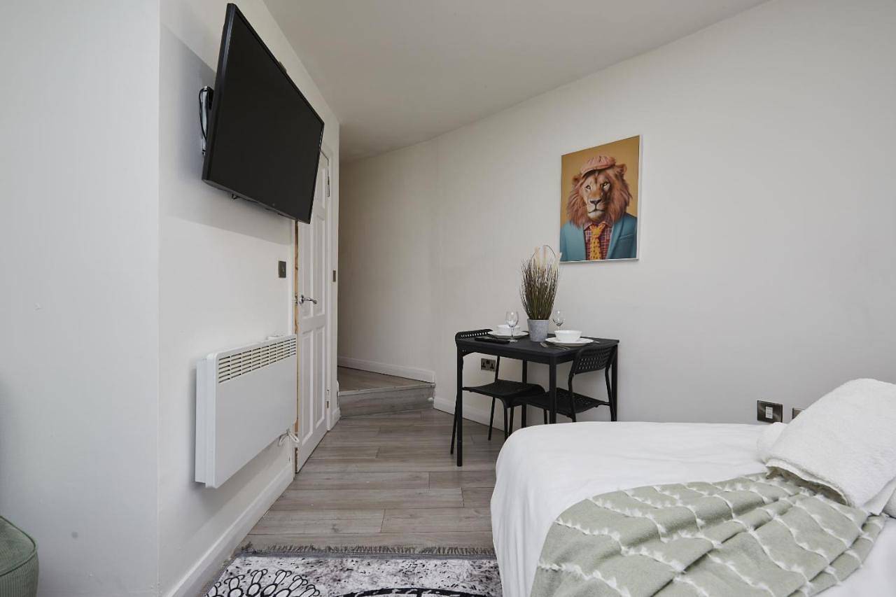 Entire apartment, Studio in Huddersfield, West Yorkshire