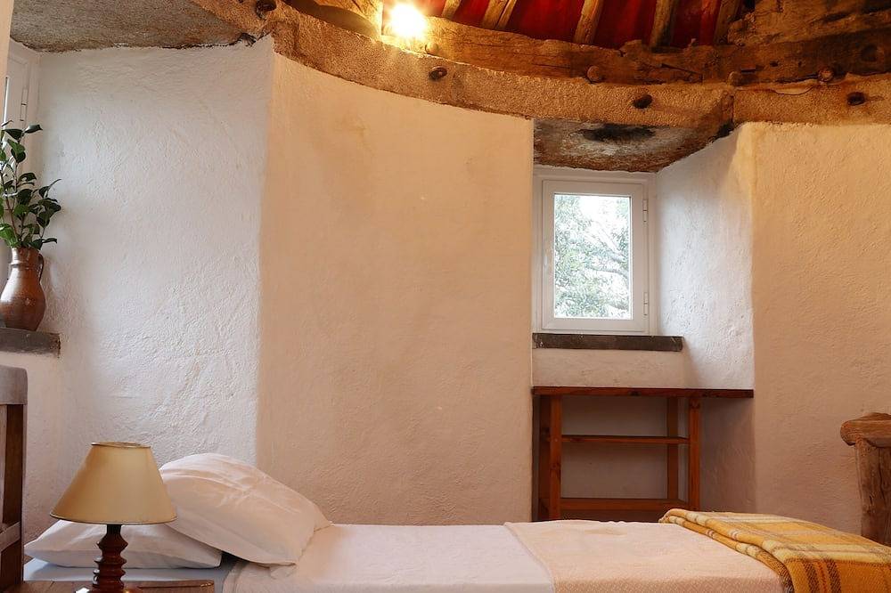 Location, unique charm, beach, pool, forest, comfort, 360º views in Alcabideche, Costa de Lisboa