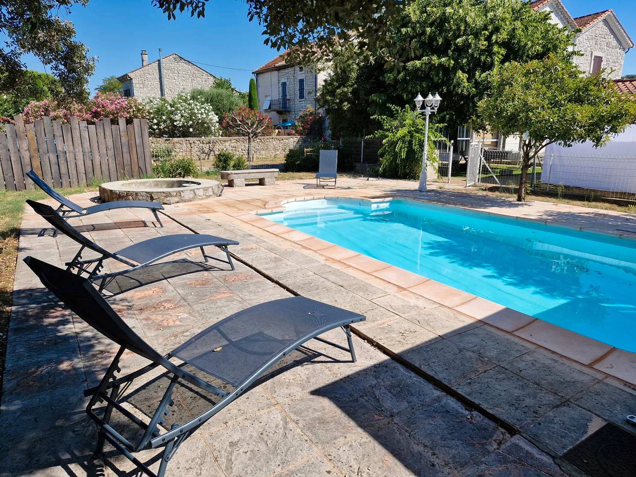 Maison d'hôte - 'Nature D'Art' avec piscine privée, terrasse privée et Wi-Fi in Ruoms, Ardèche
