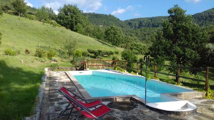 Studio pour 2 personnes, avec piscine ainsi que terrasse et jardin dans la Drôme