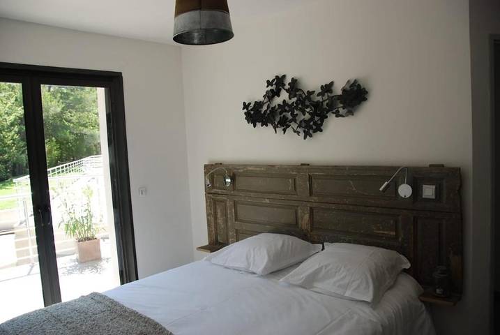 Location de vacances pour 14 personnes, avec terrasse et piscine à Saint-Geniès-de-Comolas - 4