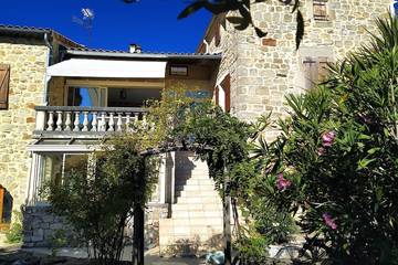 Gîte pour 6 personnes, avec jardin et balcon à Saint-Paul-le-Jeune
