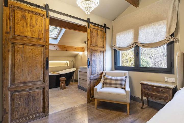 Chalet 5 rooms. 10 people, Garden BBQ, Pool and Fire place in Latour-de-Carol, Parc naturel régional des Pyrénées catalanes