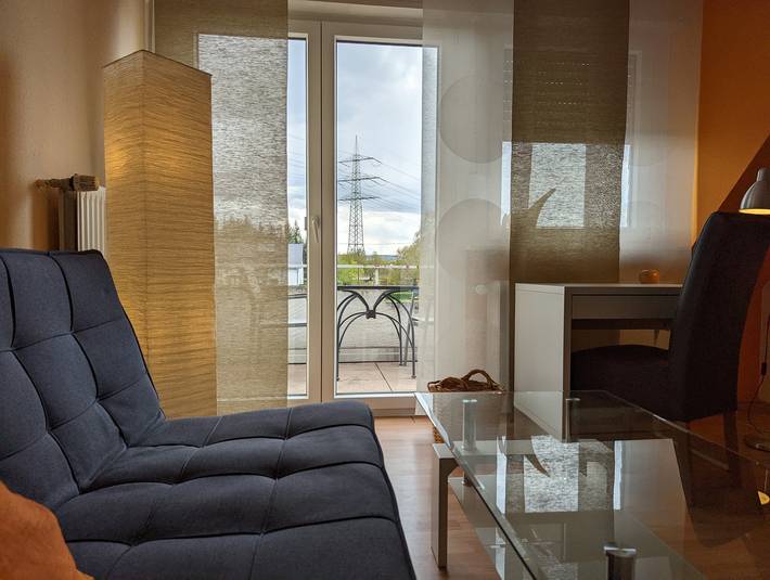Appartamento intero, Appartamento 'Haus Abendsonne Dachgeschoss Klein' con giardino in comune, balcone e Wi-Fi in Wallersheim, Koblenz