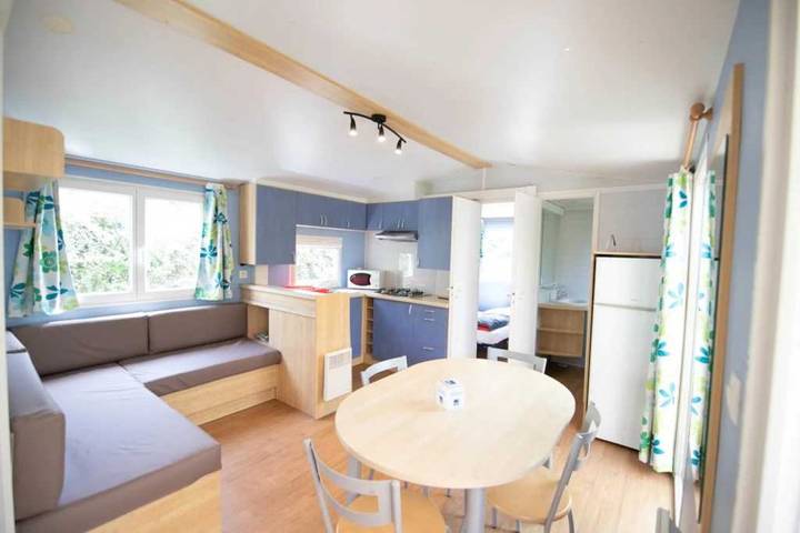 Mobil home pour 5 personnes, avec piscine ainsi que vue et terrasse, animaux acceptés à La Bastide-de-Sérou - 3