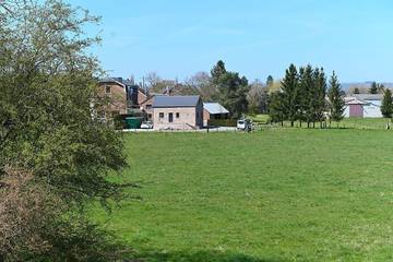 Gîte pour 4 personnes, avec jardin à Hotton