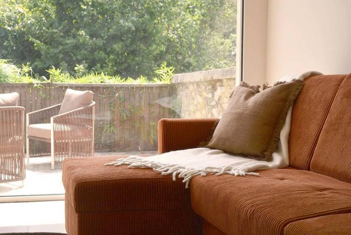 Location de vacances pour 12 personnes, avec balcon et jardin ainsi que piscine et vue à Auneau