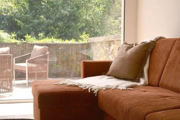 Location de vacances pour 12 personnes, avec vue et piscine ainsi que balcon et jardin à Auneau