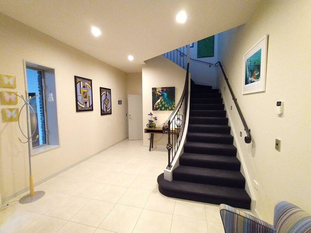 Atemberaubende Aussicht auf den See und die Berge in Queenstown, Otago