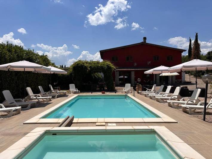 Ferienhaus für 22 Personen, mit Terrasse und Garten sowie Kinderpool und Pool