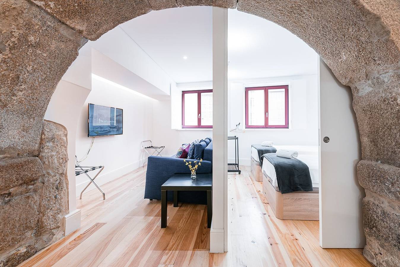 Entire apartment, Guestready - Arcos da Ribeira in Sé (Porto), Porto
