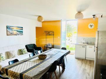 Gîte pour 10 personnes, avec vue et jardin à Heugas