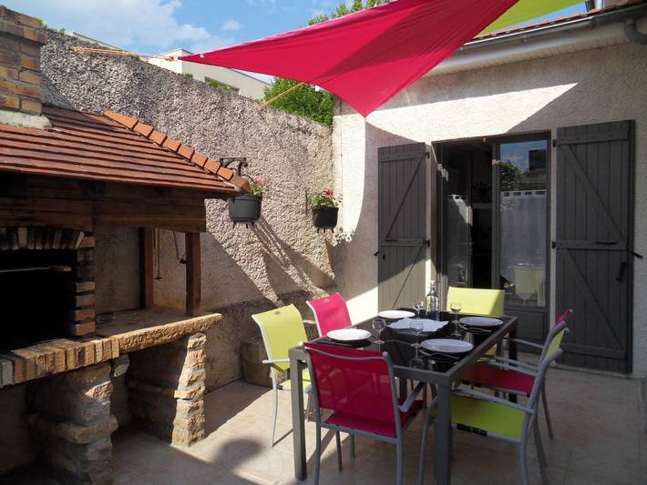Gîte pour 8 personnes, avec terrasse et jardin