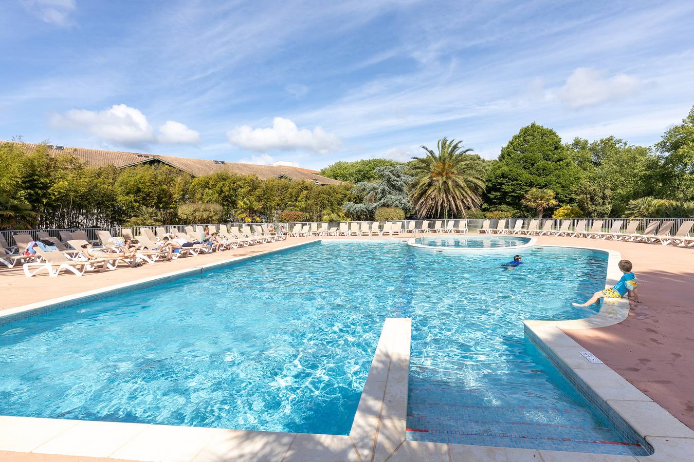 Appartement entier, Appartement en rez de jardin, avec piscine, terrasse privée et jardin. in Moliets-et-Maa, Côte d’Argent