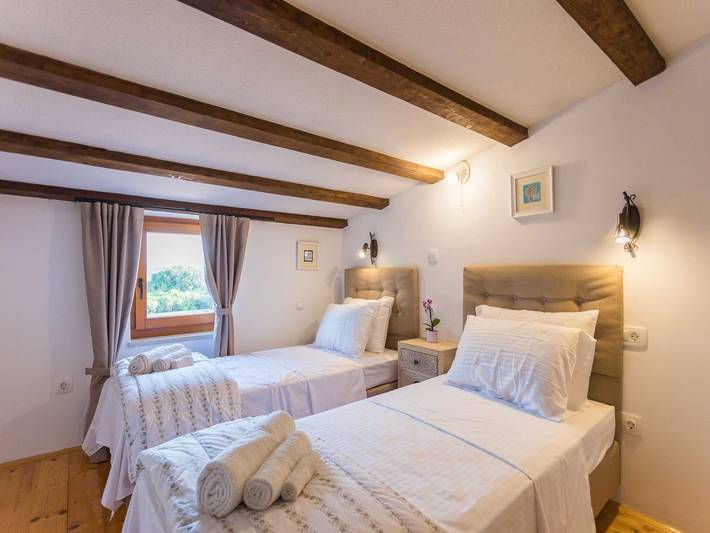 Ferienhaus für 6 Personen, mit Balkon und Whirlpool sowie Garten und Pool, kinderfreundlich in Medulin - 4